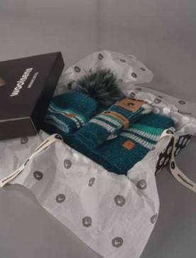 bonnets et écharpes woolsens douces, résistentes, naturel .