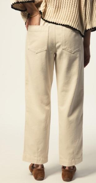 JEAN OPHELIA NATURAL Jean taille élastiquée, coupe décontractée, jambe droite.