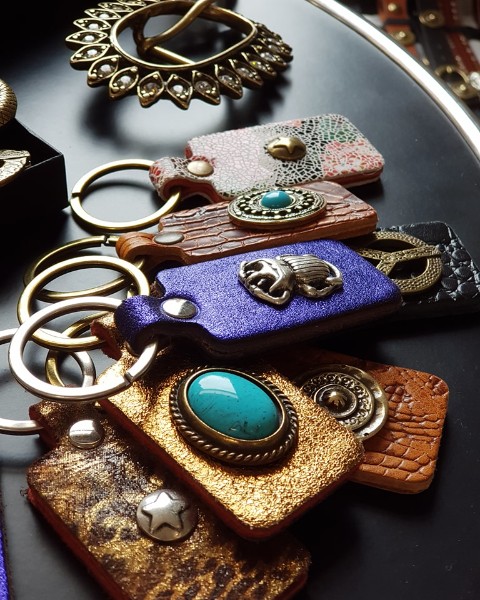 porte clef cuir fabrication artisanal Française . - Nantes