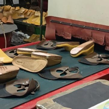 SANDALE NAZAREE en plus d'être ultra tendance c'est une chaussure remarquablement confortable.