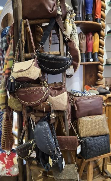 Sacs  Mila Louise cuir de haute qualité résistant et toujours original