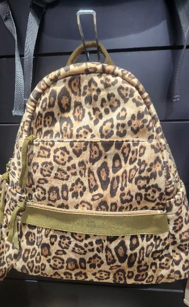 sac à dos mila louise tissu léopard et empiècement cuir Legé et pratique.