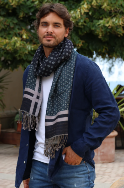 ECHARPE EN COTON ET LAINE MAXIME BLEU de chez MONSIEUR CHARLI