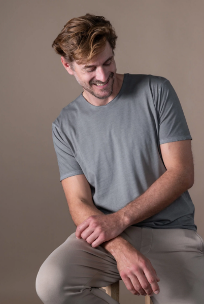 Tee-shirt MILO de chez  ANONYM APPAREL petit col V  en jersey