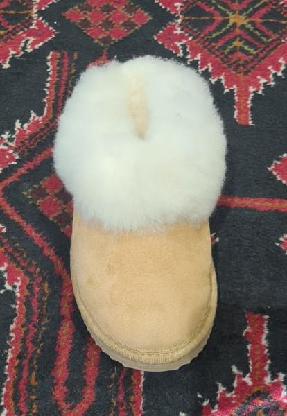 pantoufle milona en mouton naturel pour un confort maximum.