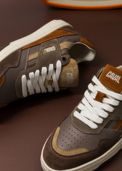 Sneakers CAVAL Chestnut Corduroy asymétriques au look retro-sportswear