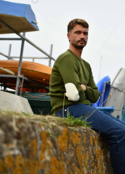 Pull marin homme kaki – PISE – Fabriqué en France – Coudes blancs de chez OPTIMIST'