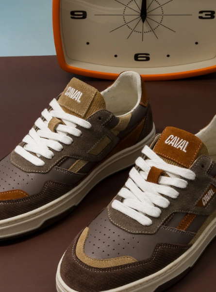 Sneakers CAVAL Chestnut Corduroy asymétriques au look retro-sportswear
