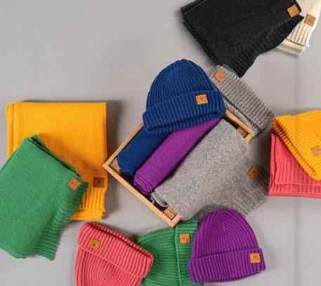 bonnets et écharpes woolsens douces, résistentes, naturel .