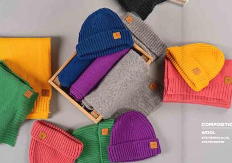 écharpe mitaine bonnet et chaussette Woolsens en laine toute douce