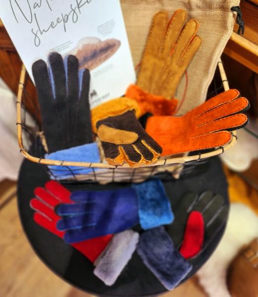 Gants en cuir  et véritable mouton 100%naturel les doigts bien au chaud.