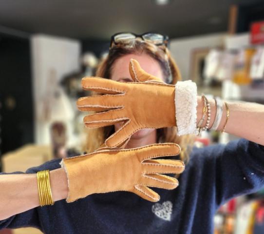 Gants en cuir  et véritable mouton 100%naturel les doigts bien au chaud.