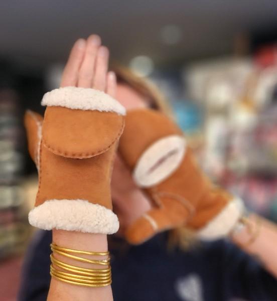 Gants en cuir (moufle et mitaine avec rabat aimanté) et véritable mouton 100%naturel 