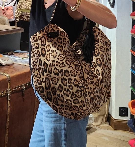 sac en issu léopard et empiècement cuir ; un véritable petit bijoux