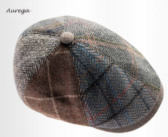 Casquette plate dans le style patchwork avec des motifs variés de chez AUREGA