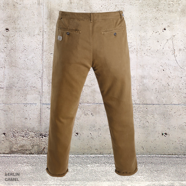 Pantalon Chino BERLIN couleur Taupe de chez SKULLS MACHINE