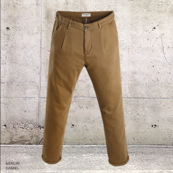 Pantalon Chino BERLIN couleur Taupe de chez SKULLS MACHINE