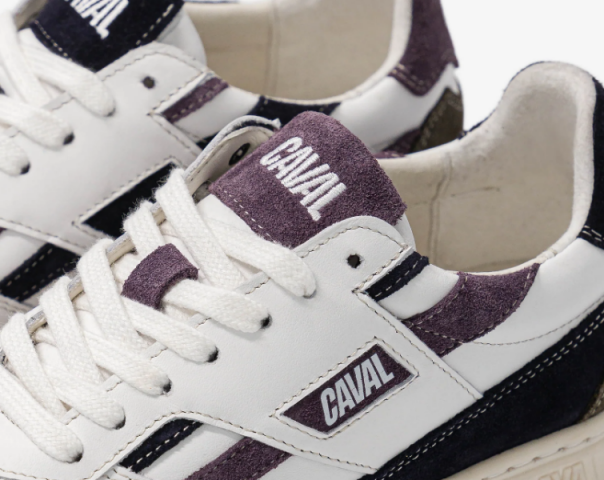 Sneakers CAVAL Purple Storm asymétriques au look retro-sportswear, décontracté