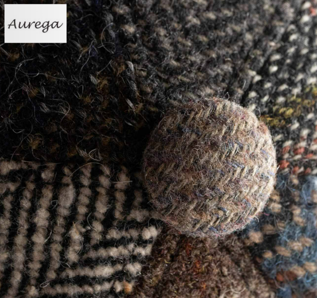 Casquette plate dans le style patchwork avec des motifs variés de chez AUREGA