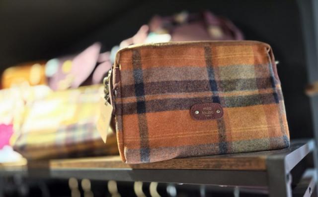 sac en issu tartan et empiècement cuir ; un véritable petit bijoux