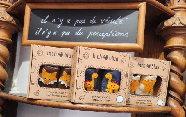 chaussons bébé INCH BLUE cuir naturel, fabrication artisanale.