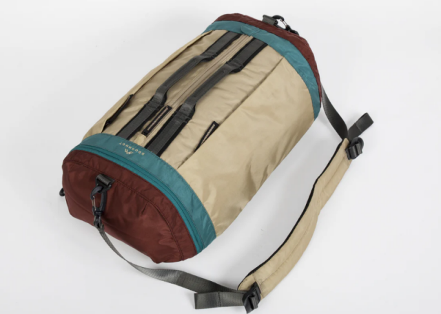Sac de voyage DOUGHNUT Brisk -30 litres à bretelles et bandoulière - format pc15
