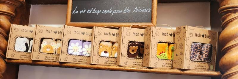 chaussons bébé INCH BLUE cuir naturel, fabrication artisanale.