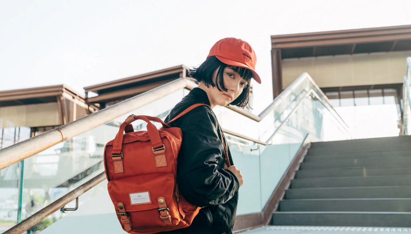 Macaroon Mini Reborn - petit sac à dos 7 litres format tablette de chez DOUGHNUT