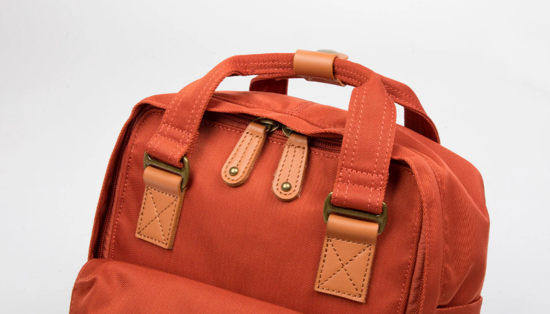 Macaroon Mini Reborn - petit sac à dos 7 litres format tablette de chez DOUGHNUT