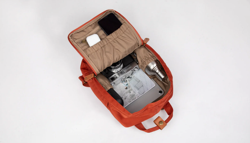 Macaroon Mini Reborn - petit sac à dos 7 litres format tablette de chez DOUGHNUT