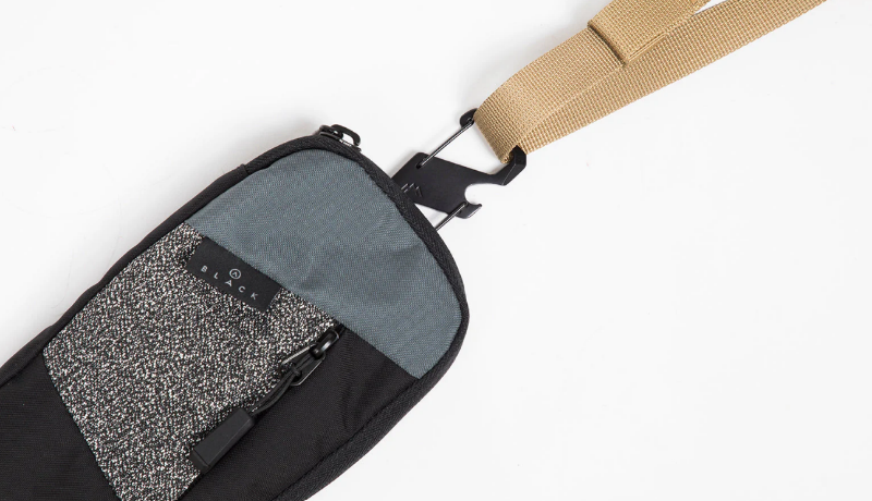 Natty - étui pour smartphone sur tour de cou de chez DOUGHNUT