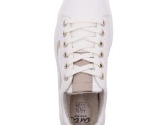Baskets Courtyard de chez Ara pour une marche tout en douceur.