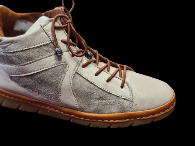 Chaussure Madory 100% cuir semelle intérieur moelleuse et caoutchouc naturel.
