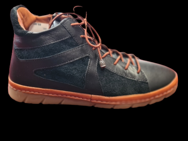 Chaussure Madory 100% cuir semelle intérieur moelleuse et caoutchouc naturel.