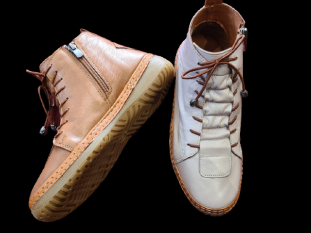 Chaussure Madory 100% cuir semelle intérieur moelleuse et caoutchouc naturel.