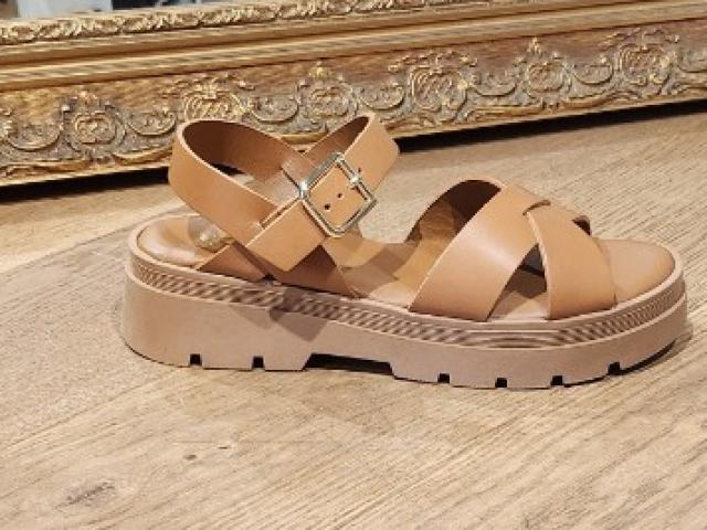 Sandale Louisa de chez Reqin style et confort .