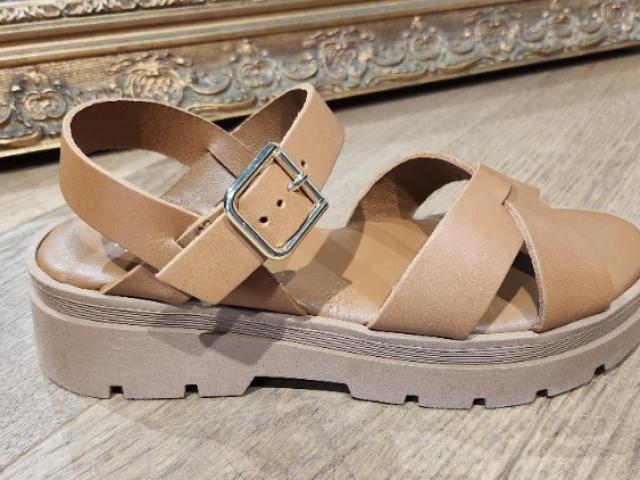 Sandale Louisa de chez Reqin style et confort .