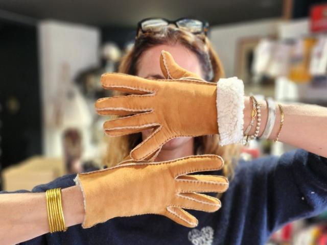 Gants en cuir  et véritable mouton 100%naturel les doigts bien au chaud.