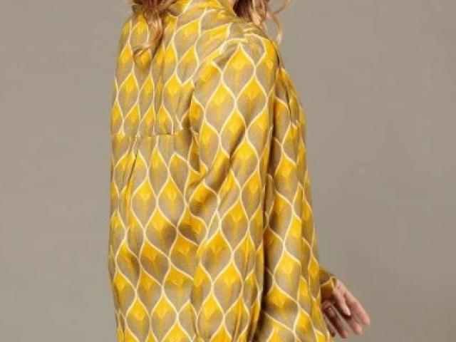 blouse storiatipic 100 % modal pour un confort optimal.SARA PAON JAUNE 