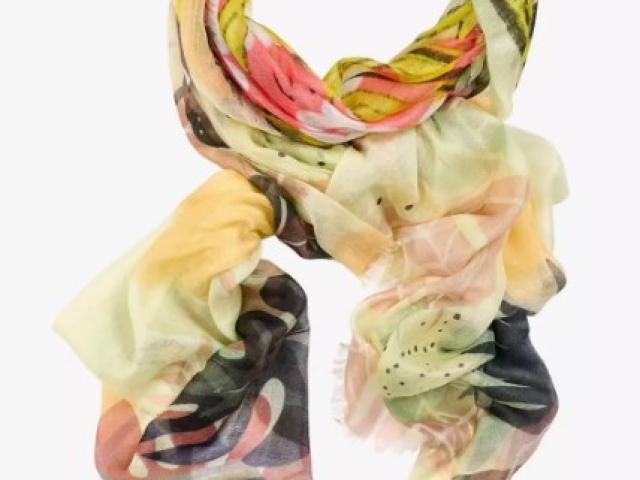 foulard fiesta de chez storiatipic, metières 100% naturelles