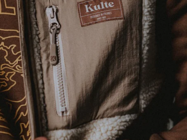 VESTE NO ARM SHERPA OFF WHITE de chez KULTE
