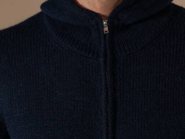 CARDIGAN JAMES de chez ANONYM APPAREL Gilet zippé à capuche en laine toute douce