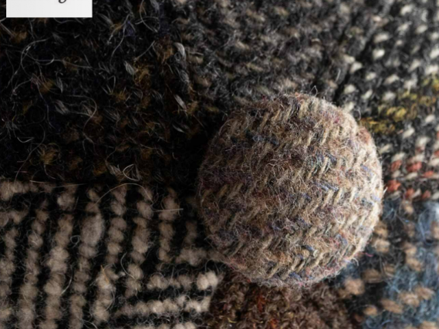 Casquette plate dans le style patchwork avec des motifs variés de chez AUREGA