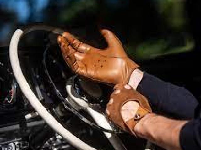 Gants en cuir de Cerf, une seconde peau pour conduire et avoir du style.