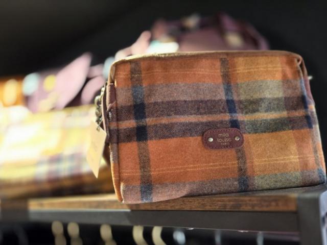 sac en issu tartan et empiècement cuir ; un véritable petit bijoux