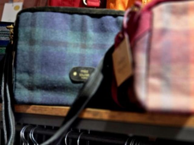 sac en issu tartan et empiècement cuir ; un véritable petit bijoux