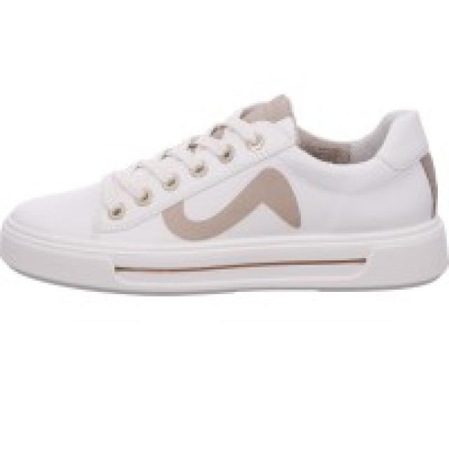 Baskets Courtyard de chez Ara pour une marche tout en douceur.