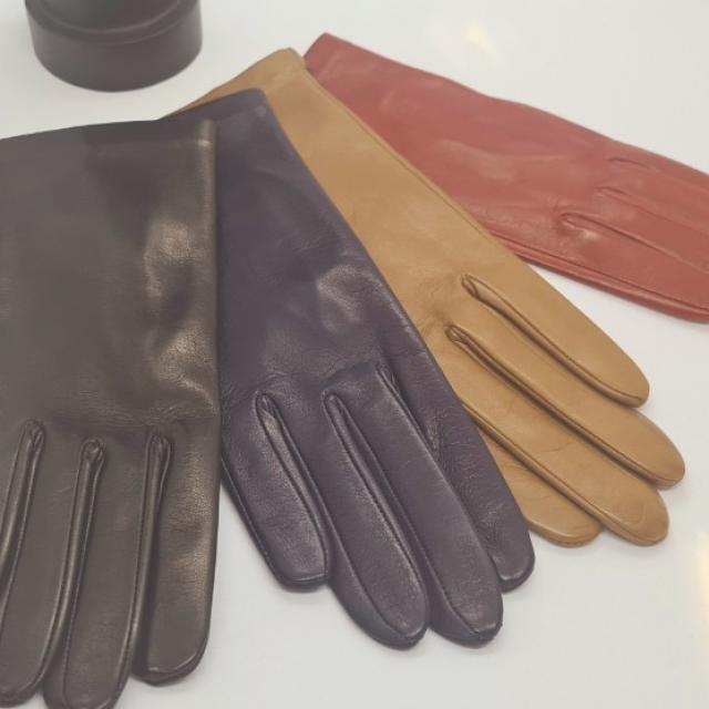 Gants en cuir de Cerf, une seconde peau pour conduire et avoir du style.