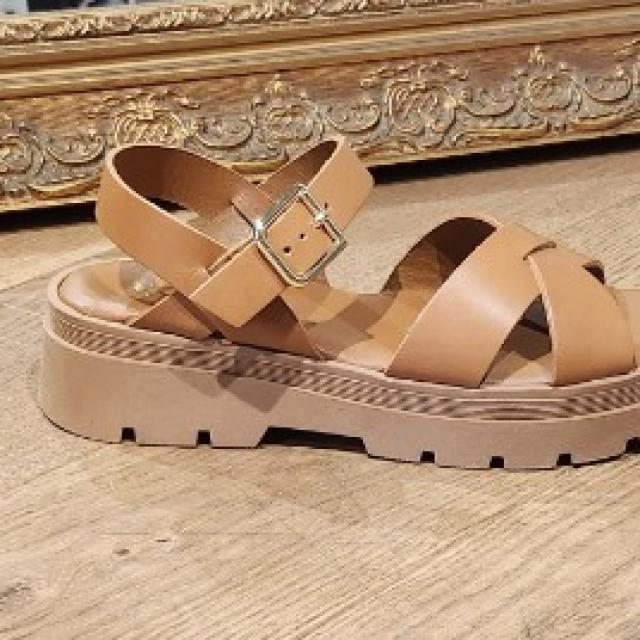 Sandale Louisa de chez Reqin style et confort .