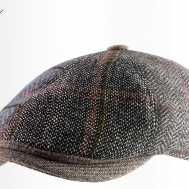 Casquette plate dans le style patchwork avec des motifs variés de chez AUREGA